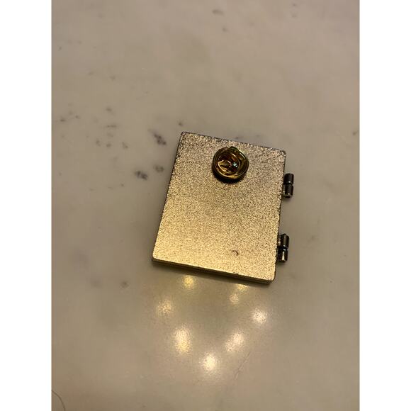 RARE Hong Kong Disneyland HKDL Donald Daisy Hinge Purple Heart Pin - Picture 3 of 3